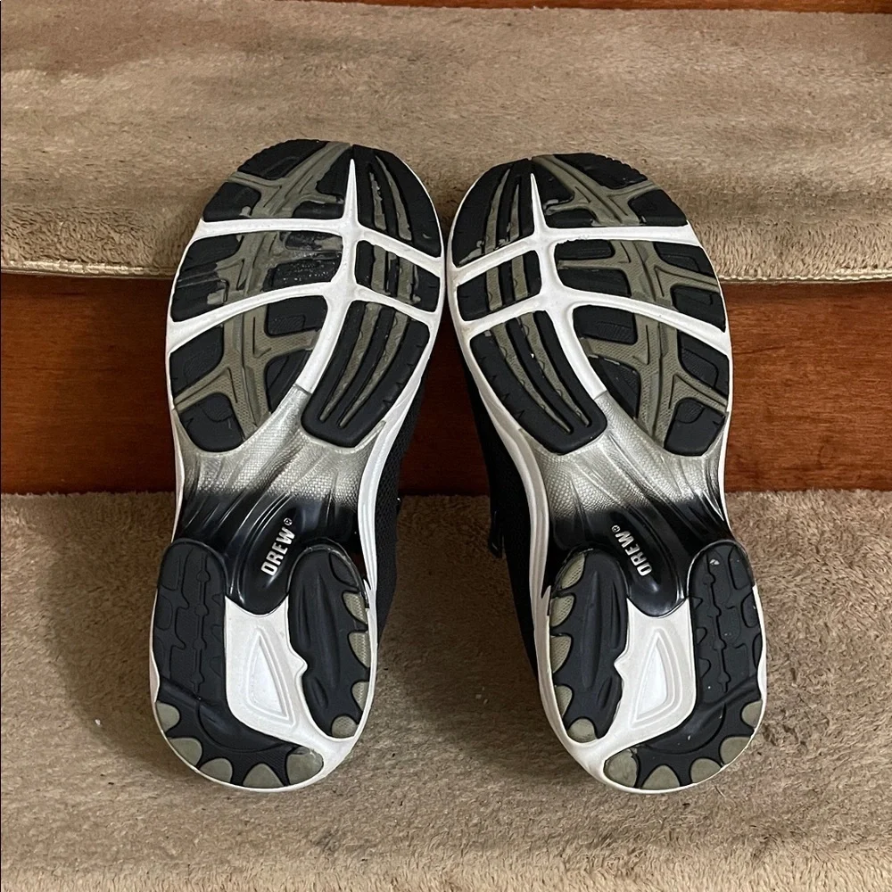 DREW Black Mesh Slip-On Sneakers with White Soles Size 9.5 Like New Condition